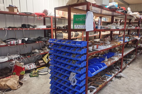 配件倉(cāng)庫(kù)一角